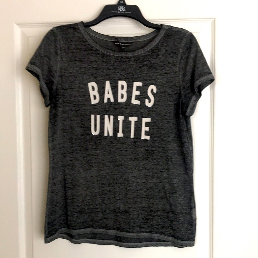 Women’s Rock & Republic grayish/black T-shirt